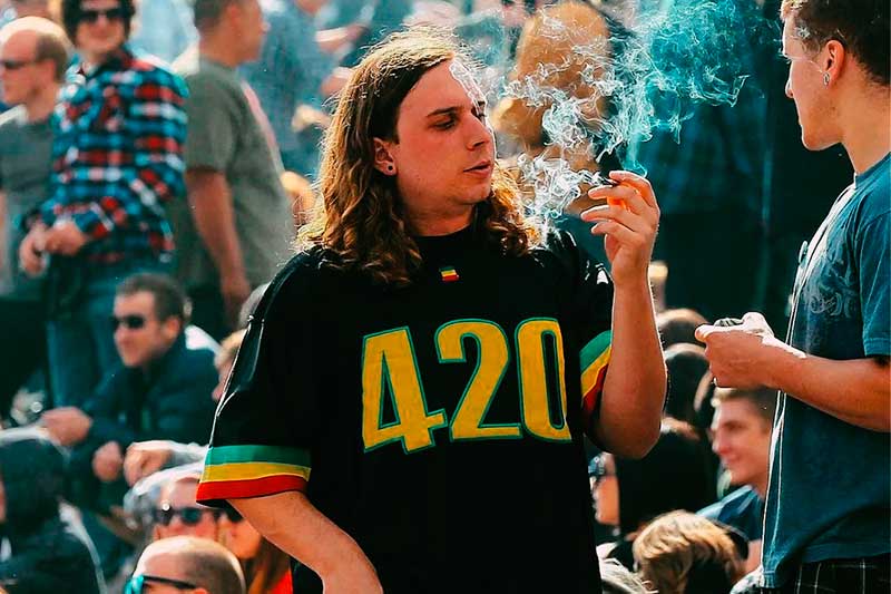Breve historia cantada del cannabis en España (3)